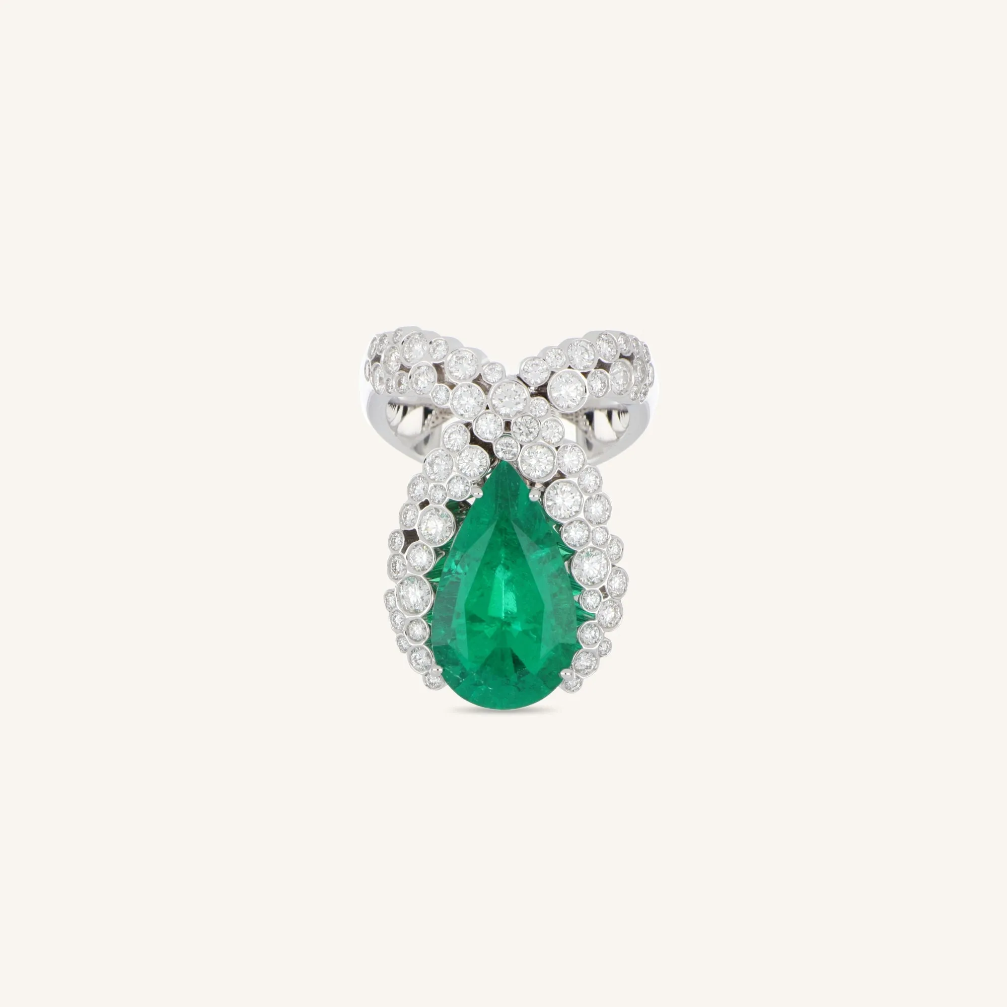 Incanto ring with colombian emerald